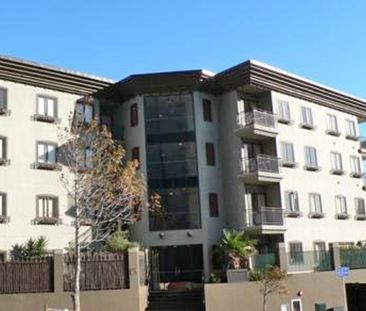 Modern Apartment Located on Fringe of Viaduct - Photo 1