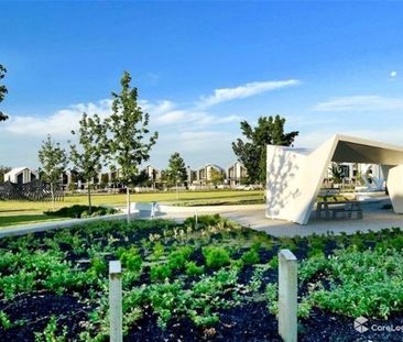 Almost new three bedroom plus study family home - Photo 1