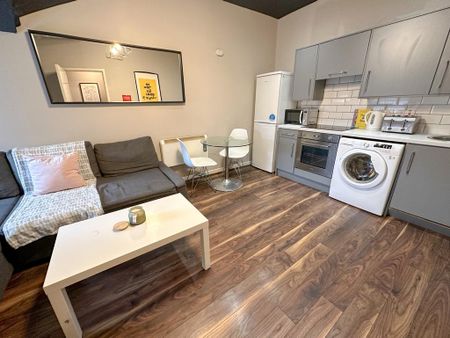 4 bedroom flat to rent - Photo 3