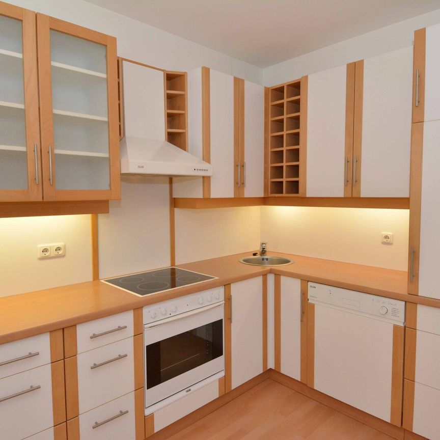 Charmante 2-Zimmerwohnung mit kleinem Grünanteil, Terrasse und Parkplatz in Waltendorf - Foto 1