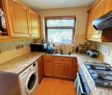 Heythorp Close, Woking, Surrey, GU21 - Photo 5