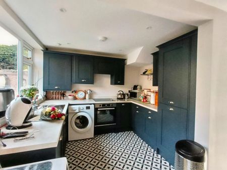 3 bedroom semi-detached house to rent - Photo 4