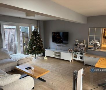 3 bedroom semi-detached house to rent - Photo 1