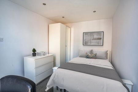 6 bedroom semi-detached house to rent - Photo 3