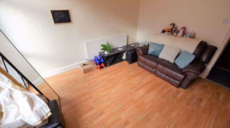 1 bedroom Flat in Harold Grove, Leeds - Photo 4