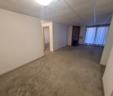 2 Beds & 1 Bath Apartment Style Property In Lakeview Area - Photo 2