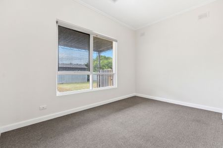 Spacious family home in a quiet street - Photo 5