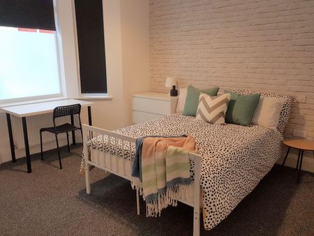 Esher Road, Liverpool. - Photo 5