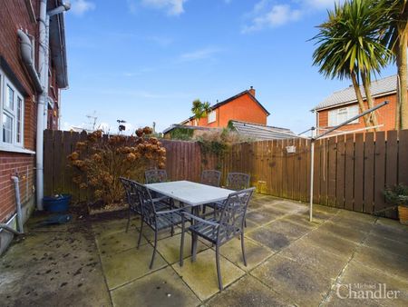 22 Beaufort Avenue, Belfast, BT8 7TY - Photo 3