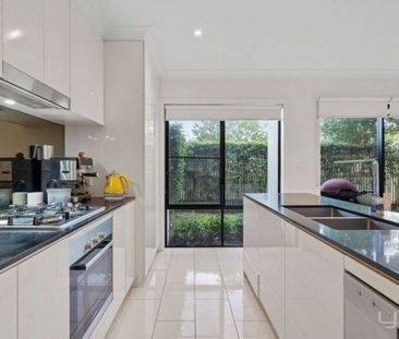 Modern 3 Bedroom Townhouse in the Heart of Pimpama - Photo 6