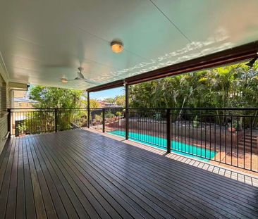 AN IMPRESSIVE 5-BEDROOM HOME! - Photo 1