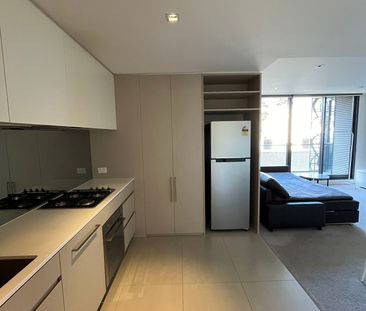 Stunning Fully Furnished 1-Bedroom Apartment in Hawthorn! - Photo 2