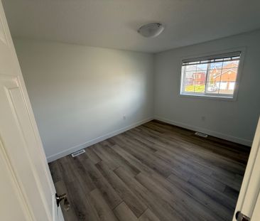 For Lease - 17 Hewitt Place, Barrie, Ontario - Photo 5