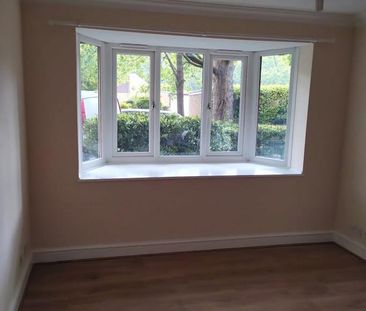 2 bedroom ground floor flat to rent - Photo 3