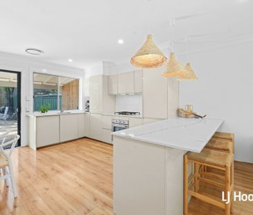 Stunning 3 Bedroom Home - Great Location! - Photo 6