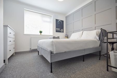 5 bedroom terraced house to rent - Photo 4