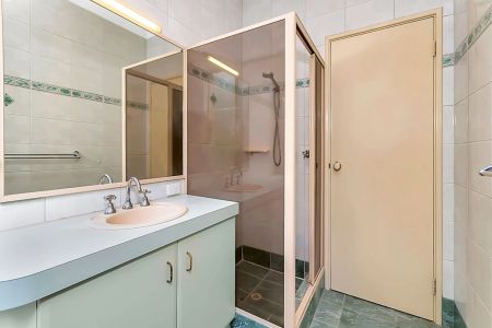 Character Home in Leafy Wembley Downs! - Photo 2