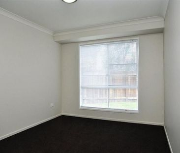 7 Blades Court, Middle Ridge QLD 4350 - House For Rent | Domain - Photo 3