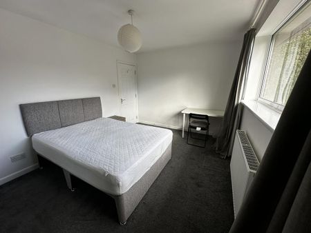 1 bedroom in a house share to rent - Photo 3