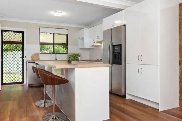 “Three bedroom house, 1.5 Bathrooms, Tandem Garage and Carport” - Photo 1