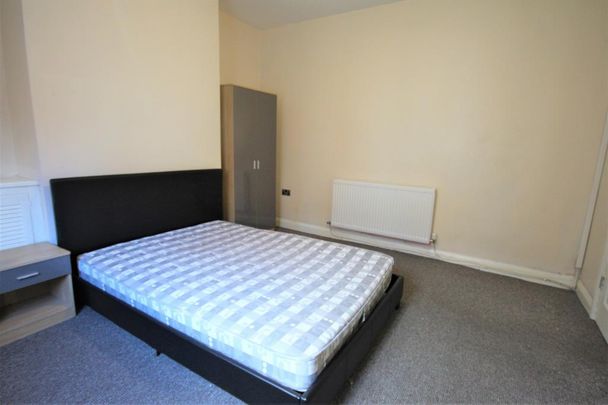 4 bedroom terraced house to rent - Photo 1