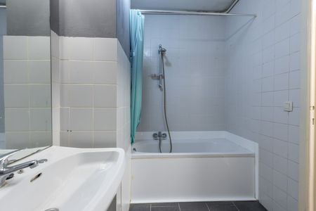 Ruim en lichtrijk appartement met 3 slaapkamers pal aan strand - Photo 3