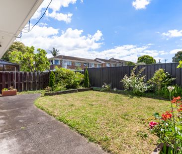 Renovated Luxury - Private Garden Oasis - Photo 1