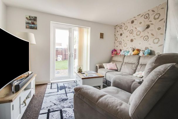 2 bedroom end of terrace house to rent - Photo 1