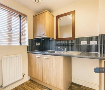 3 bedroom semi-detached house to rent - Photo 4