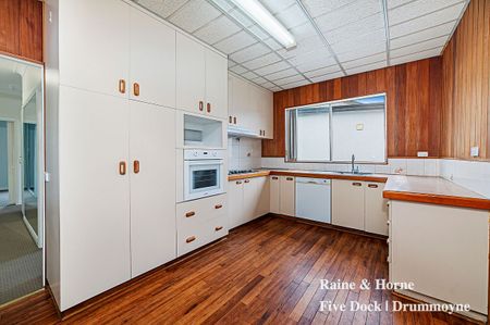 Three Bedroom Family Home - Photo 2