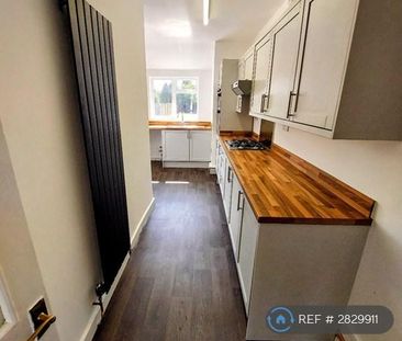 3 bedroom terraced house to rent - Photo 6