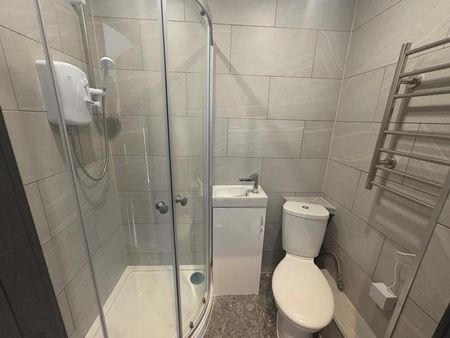 103 Raymond Crescent, GuildfordProperty for lettings - Seymours - Photo 4