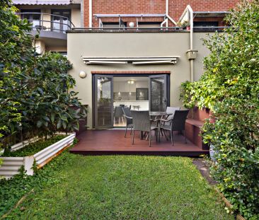 Tranquil Living In Harbourside Pocket One Street Back From The Water - Photo 3