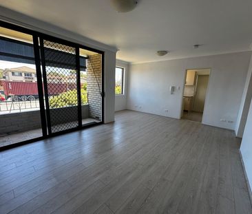 Immaculate first floor apartment - Photo 5