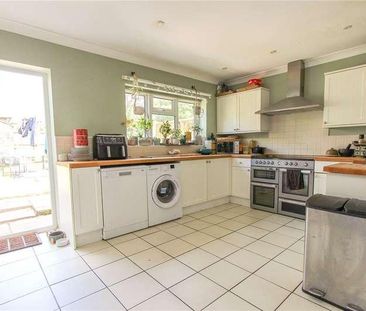 Danescroft Drive, Leigh-on-sea, SS9 - Photo 2