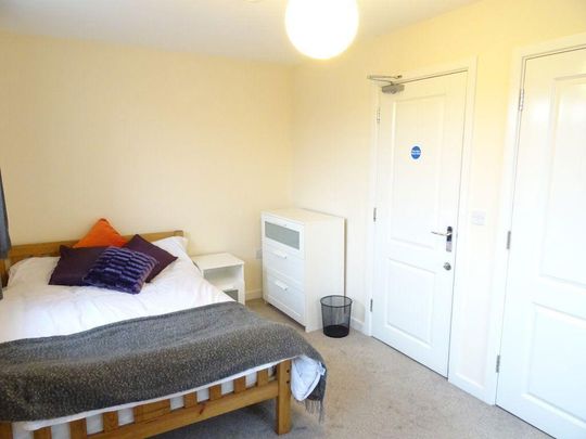 1 bedroom in a house share to rent - Photo 1