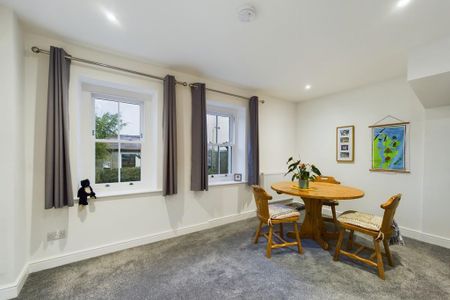 2 bedroom semi-detached house to rent - Photo 4