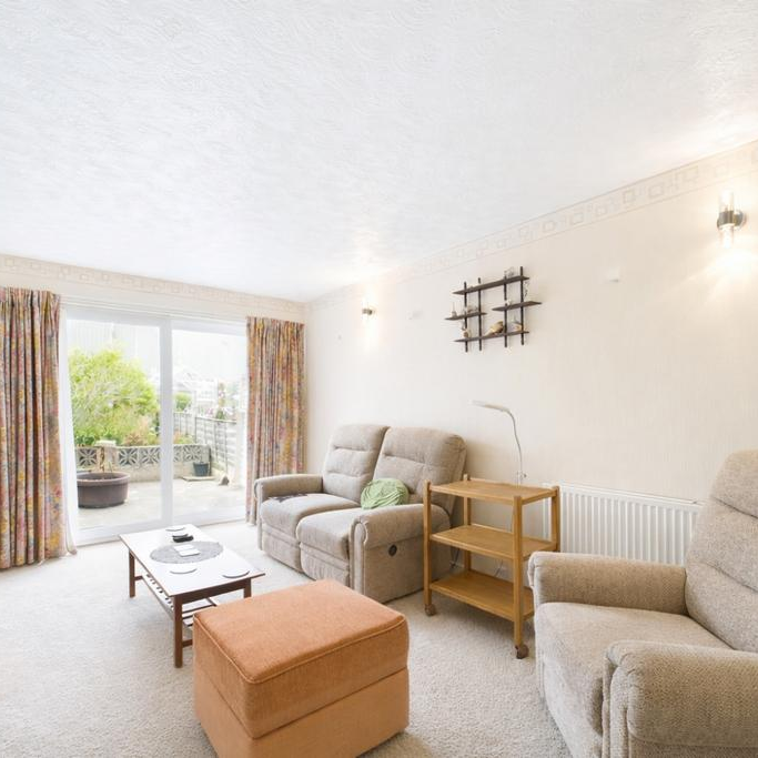 2 bedroom semi-detached bungalow to rent - Photo 1