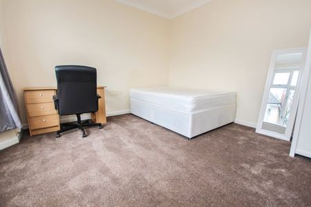 Winton, Bournemouth - Photo 4