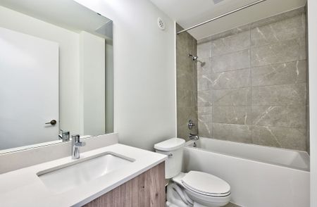 For Lease - 14 David Eyer Road Unit# 1017, Richmond Hill, Ontario - Photo 4