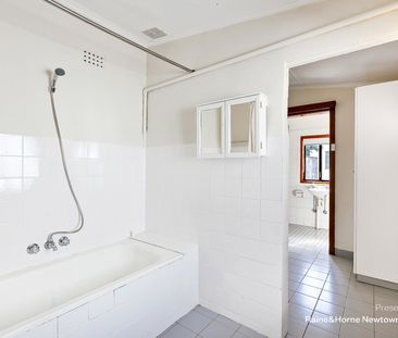 Victorian Terrace in great location - Photo 2
