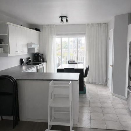 Grand logement à Otterburn Park 5 1/2 sur deux étages - Photo 4