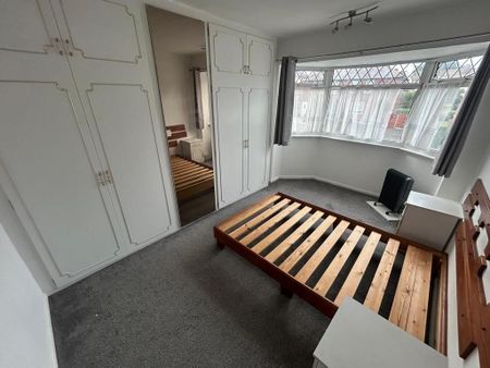 3 bedroom semi-detached house to rent - Photo 3