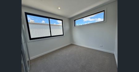 4 BEDROOM + 3 FULL BATHROOM, TERRACE HOME AT ED.SQUARE - Photo 2