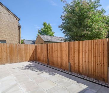 4 bedroom detached house to rent - Photo 1
