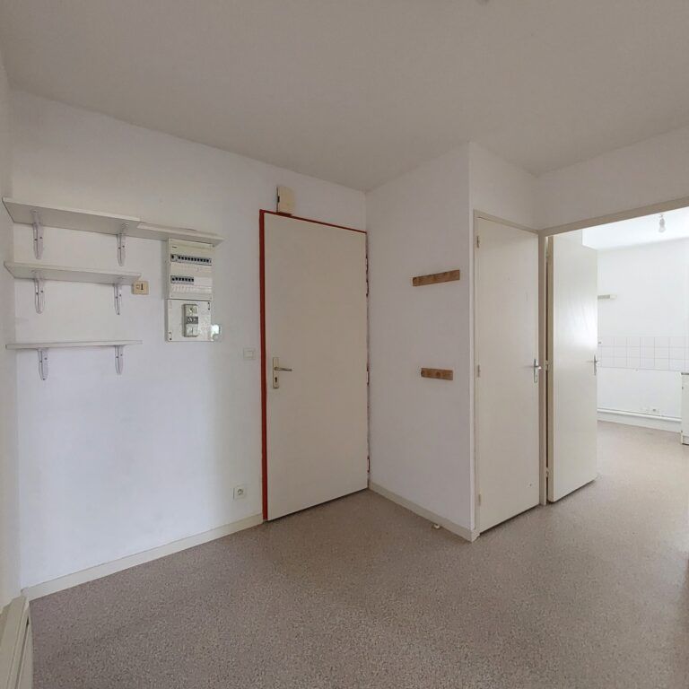 Location Appartement T3, SAINT JULIEN L'ARS - Photo 1