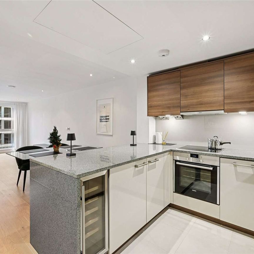 A modern apartment situated within this prestigious development on the River Thames. - Photo 1
