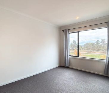 32 Sasha Crescent, Truganina VIC 3029 - Photo 1
