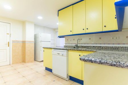 4 room luxury Apartment for rent in Alicante, Spain - Photo 2