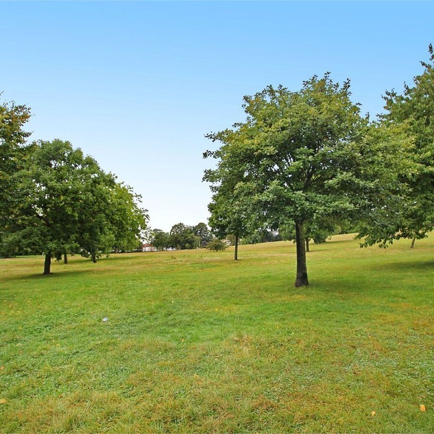 Snowdon Drive, Kingbury, NW9 - Photo 1